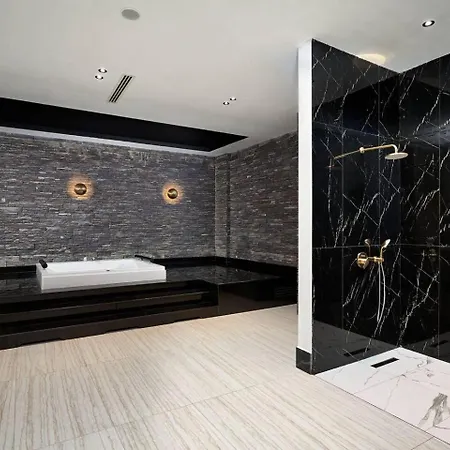 Luxury In The Center Of 100m To The Sea アパート